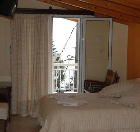 アパート Dimitra G トロン